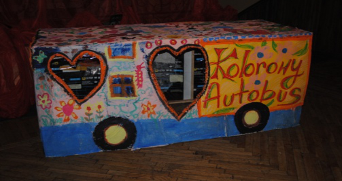 Wystawa Prac &quot;Kolorowy Autobus 2010&quot; (foto)