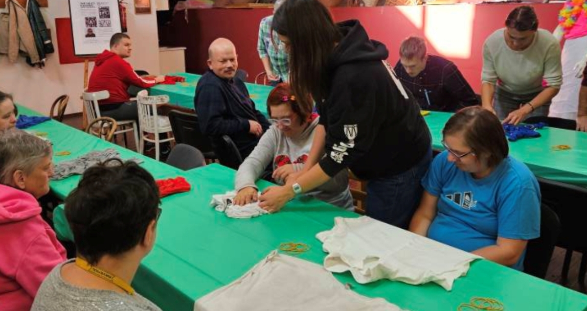 Daj drugie życie ubraniom - Pełnosprawni w kulturze (foto)