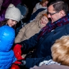 Uroczyste zaświecenie choinki na placu dworcowym