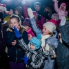 Uroczyste zaświecenie choinki na placu dworcowym