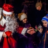 Uroczyste zaświecenie choinki na placu dworcowym