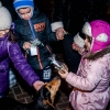 Uroczyste zaświecenie choinki na placu dworcowym